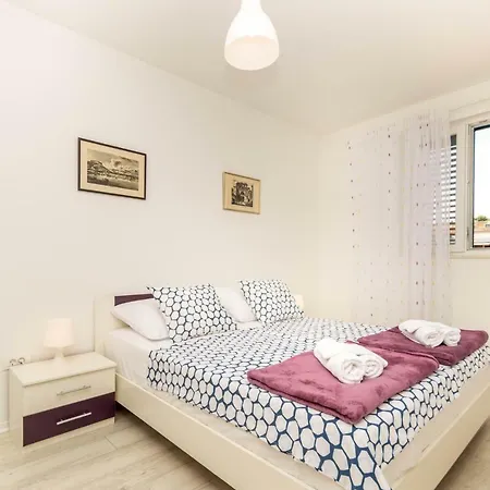 Luxury Lucy In Center With Amazing Sea-view *