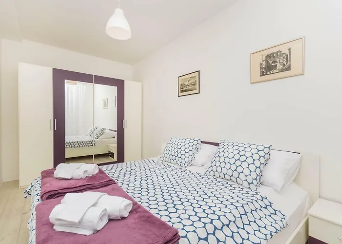 Luxury Lucy In Center With Amazing Sea-view *