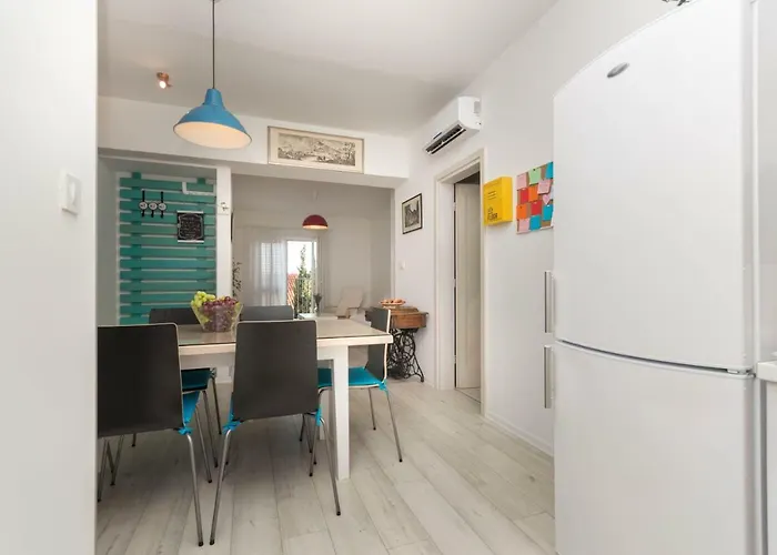 Luxury Lucy In Center With Amazing Sea-view