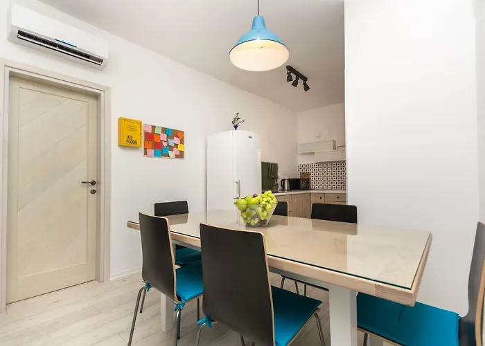 Luxury Lucy In Center With Amazing Sea-view *