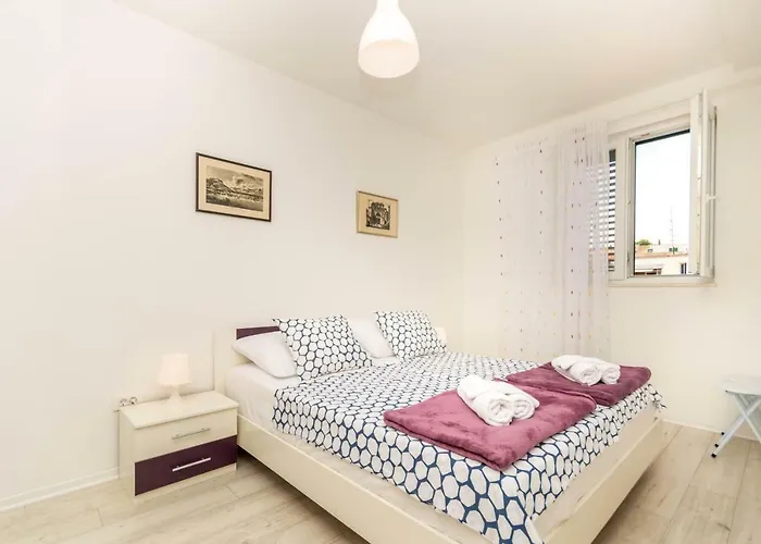 Luxury Lucy In Center With Amazing Sea-view *