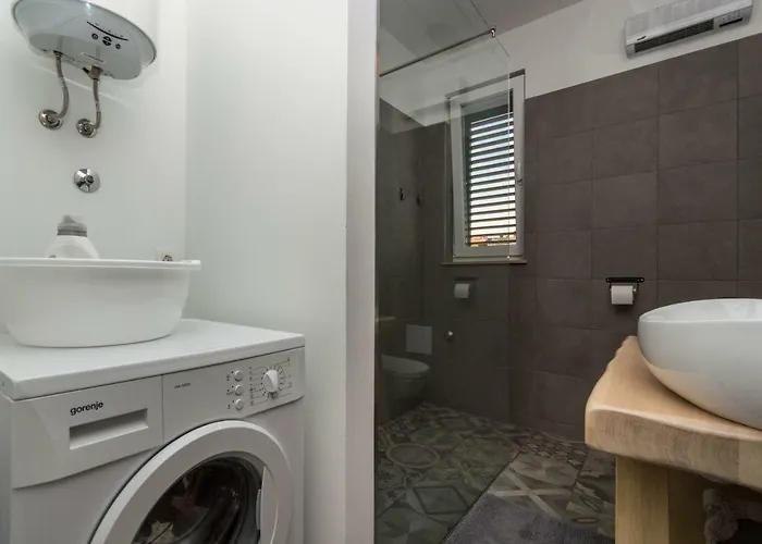 Luxury Lucy In Center With Amazing Sea-view *