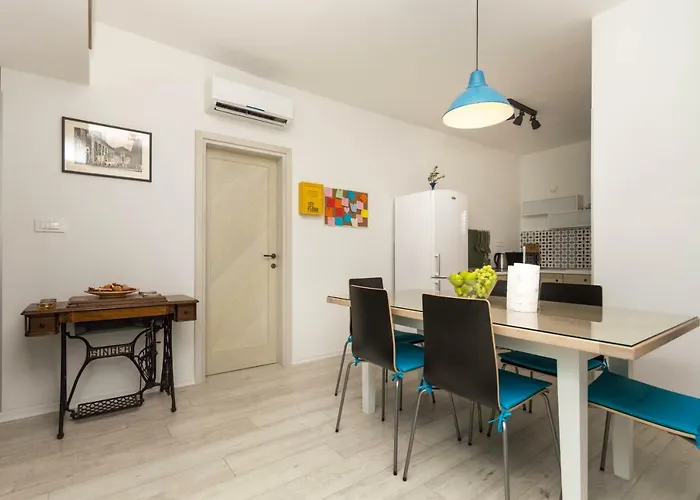 Luxury Lucy In Center With Amazing Sea-view 아파트