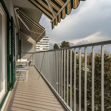 Luxury Lucy In Center With Amazing Sea-view