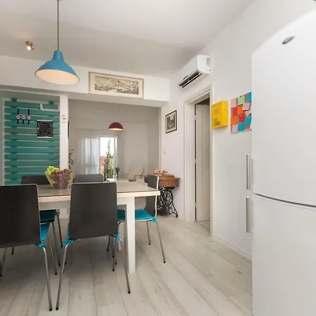 Luxury Lucy In Center With Amazing Sea-view