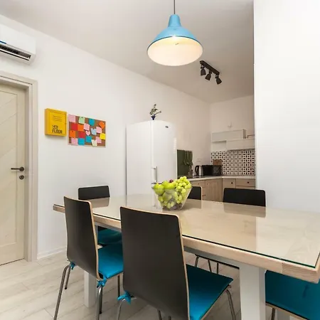 Luxury Lucy In Center With Amazing Sea-view *